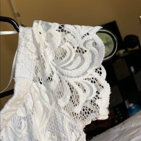 White lace dress - Picture 10 of 10